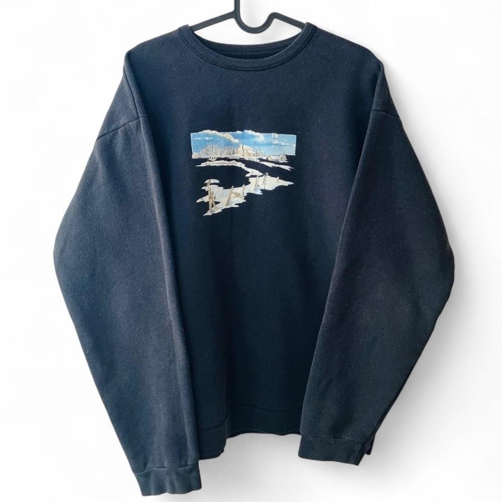 Hanes crewneck with snowy cabin scene detail